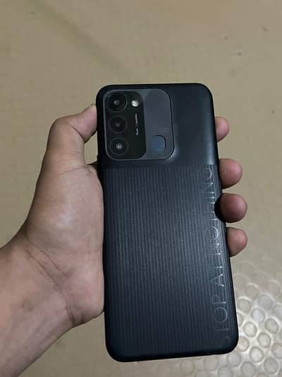 Techno Spark 8C  4+2 /128 GB dual sim Best in charge