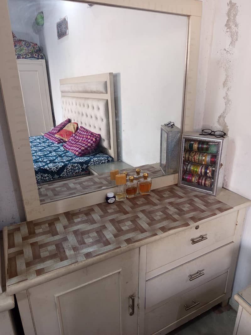 Dressing Table 0