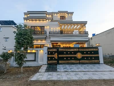 Prime Location 10 Marla House In Al Jalil Garden Is Available For sale