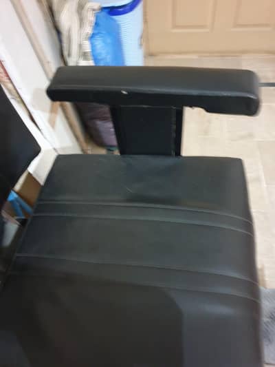 MAKEUP CHAIR FOR BEUTY PARLOR AUR HAIR SALOON