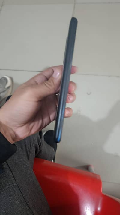 i am selling tecno pova 2 6+128gb