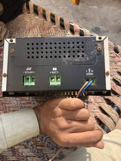 80am mppt sath controler hai