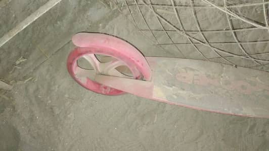 2 years old model hy ,  big tyres hain aur full size hy , adult drive