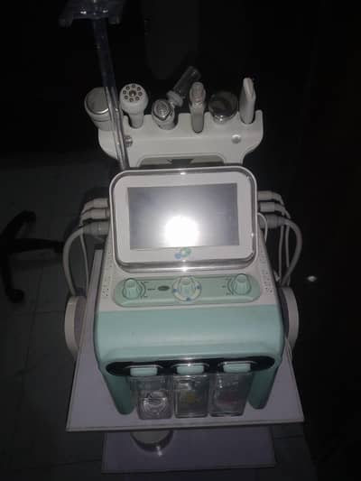 Hydra facial machine