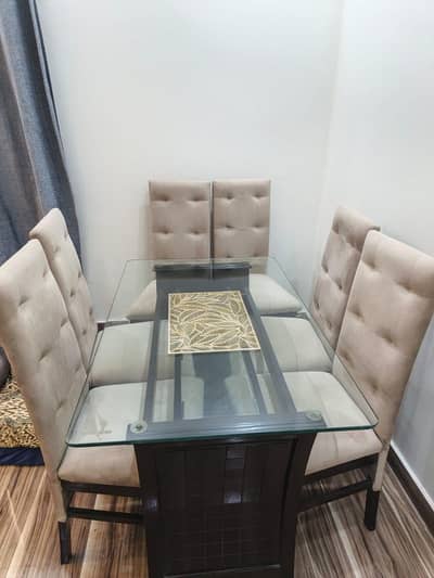 dinning table with 6 velvet chair