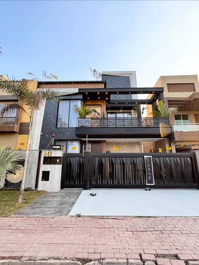 10 Marla Luxury Upper Potrion is Available for Rent in Bahria Town Lahore