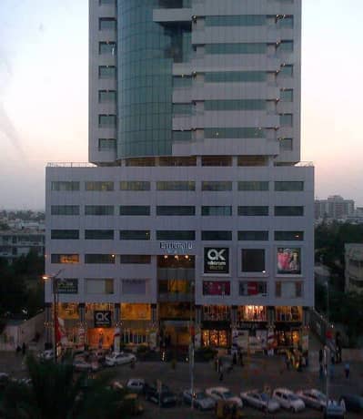 EMERALD TOWER CLIFTON VIP SEMI FURNISHED OFFICE FOR RENT WITH CENTRAL AC 3679 SQFT