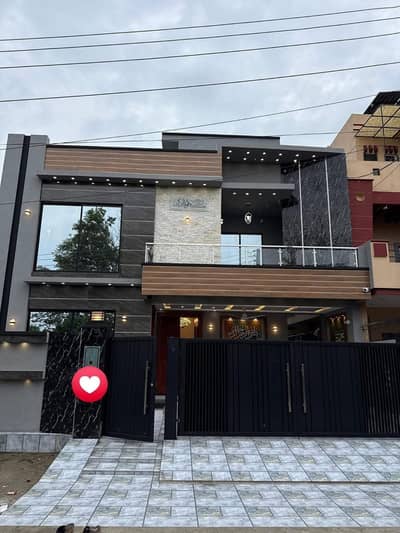 10 Marla Brand New luxury Modern style Super Hot Location All Original Picture Direct Meeting For Sale in Wapda Town Extension