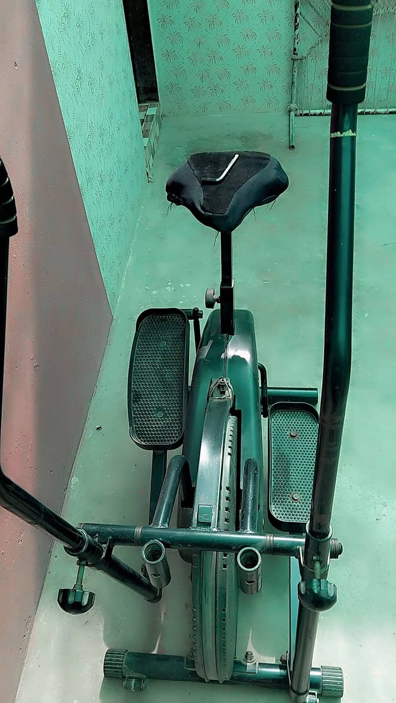 ELLIPTICAL MACHINE EXERCISE CYCLE 2