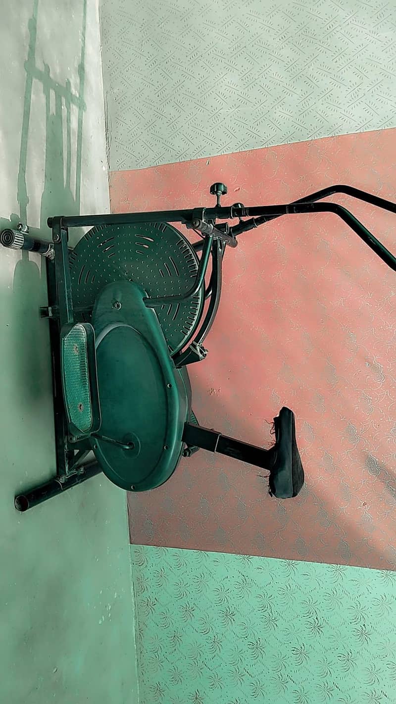 ELLIPTICAL MACHINE EXERCISE CYCLE 3