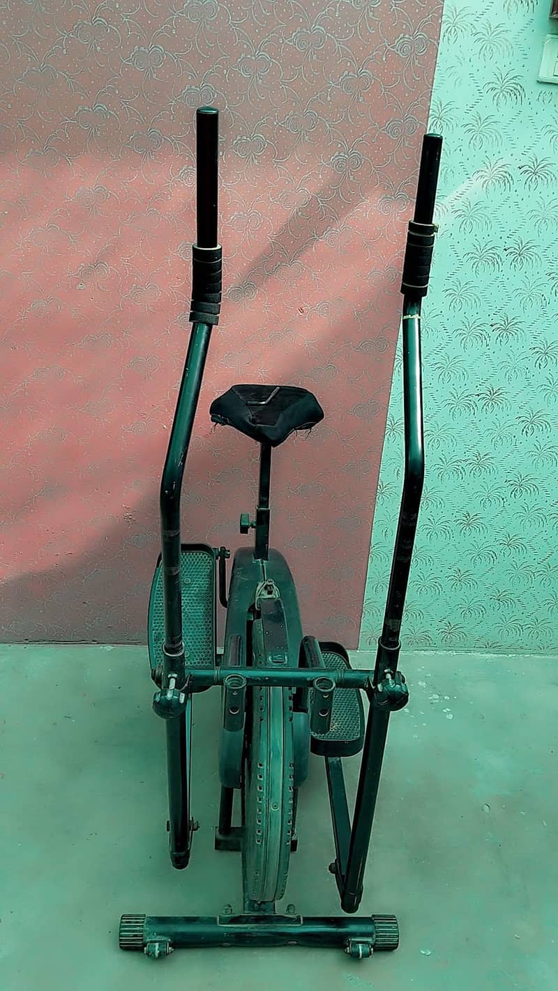 ELLIPTICAL MACHINE EXERCISE CYCLE 4