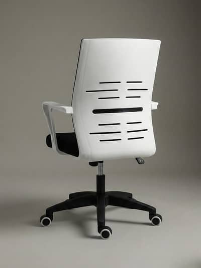 Imported Ergonomic Mesh Chair – Hybrid Office & Gaming – Black & White