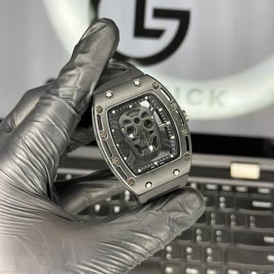 skull edition luxury watch with striking 3D diai