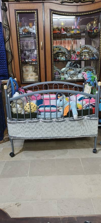 baby cot slightly use