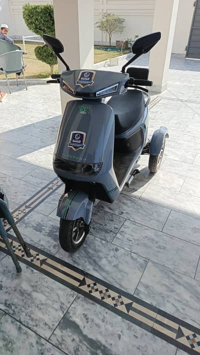 YJ Future 3-Wheel Scooty – Excellent Condition | Comfortable & Stable