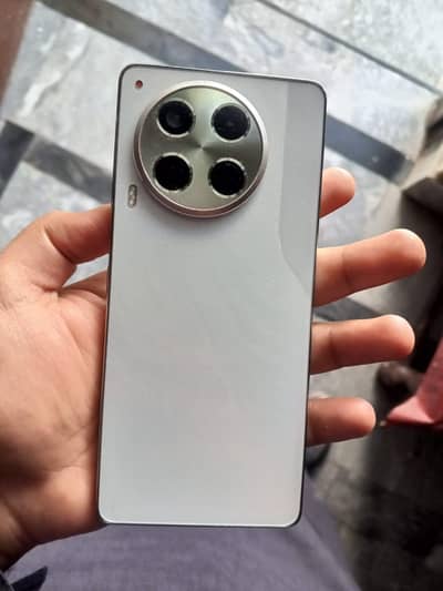 camon 30 10/10 condition