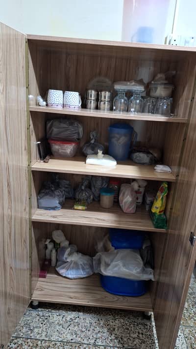 wardrobe new condtion no repair no fault new condition