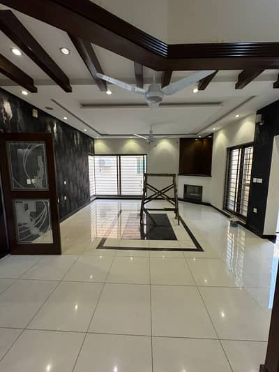 PHASE-5 , ONE KANAL WELL MENTAIND HOSUE FOR RENT