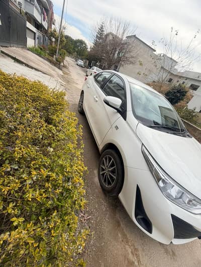 Toyota Yaris 1.3 cvt Ativ top variant