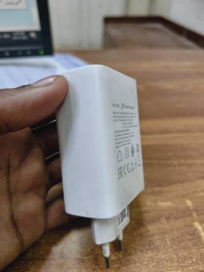 80. wt Vivo V40e original charger, adapter without data cable