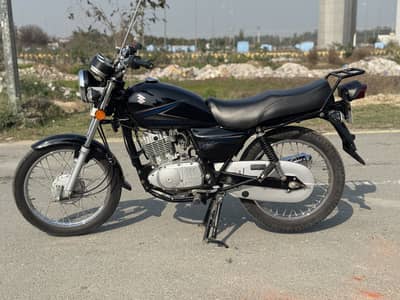 Suzuki GS 150 black