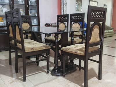 DINING TABLE WITH 6 CHAIRS ( GLASS ON TOP )
