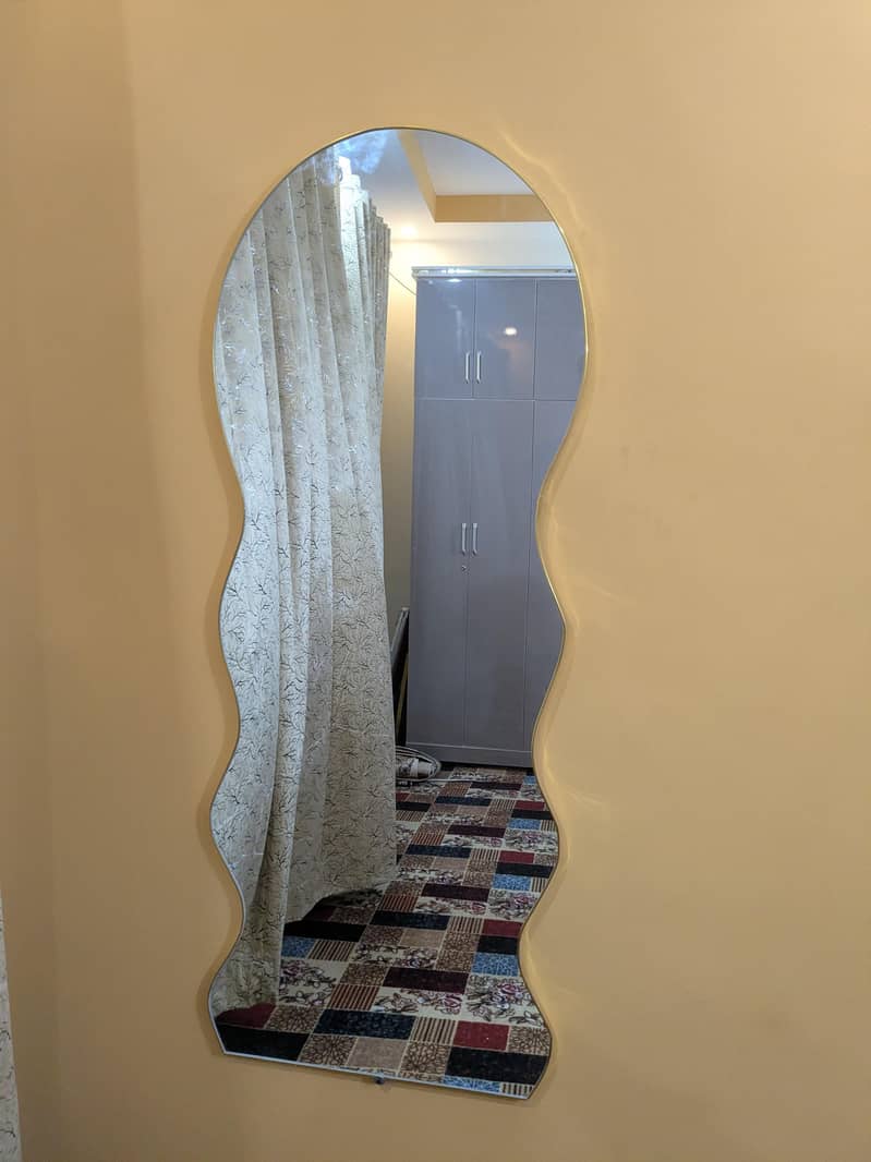 Zigzag Mirror Standing plus wall mounted 2