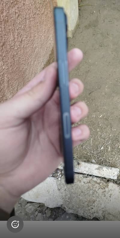 100 %Waterpack battery health 94 with two original phone covers