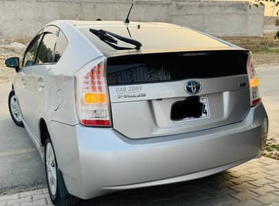 Toyota prius 2011/2015 model like new car