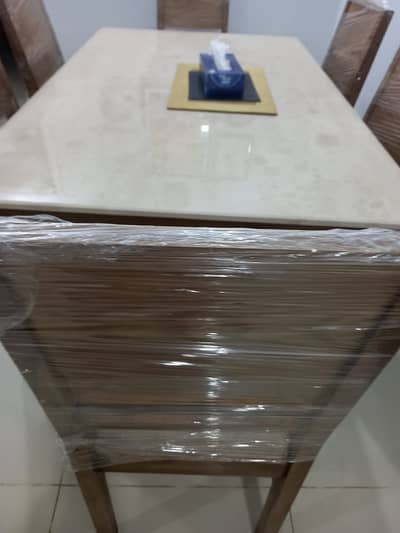 Dinninng table with Chaih