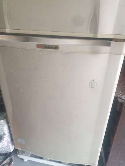 dawlance fridge   in 100% working condition