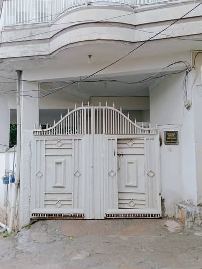 House for rent. . . near and clean. ground floor