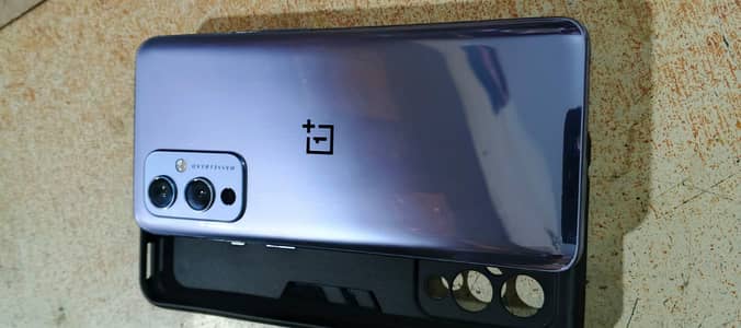 OnePlus 9 10/10    8/128 gaming phone