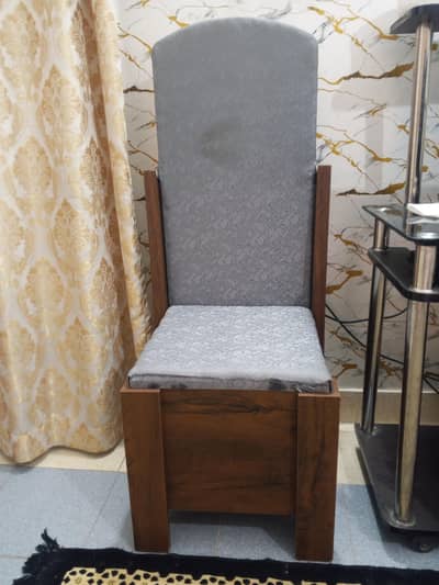 iron chair stand good condition- 3 option= iron, chair, stories