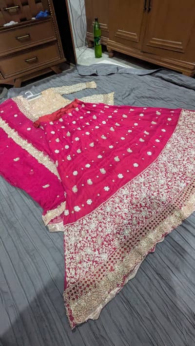 bridal LehnGa Second Hand Full Heavy work And weight