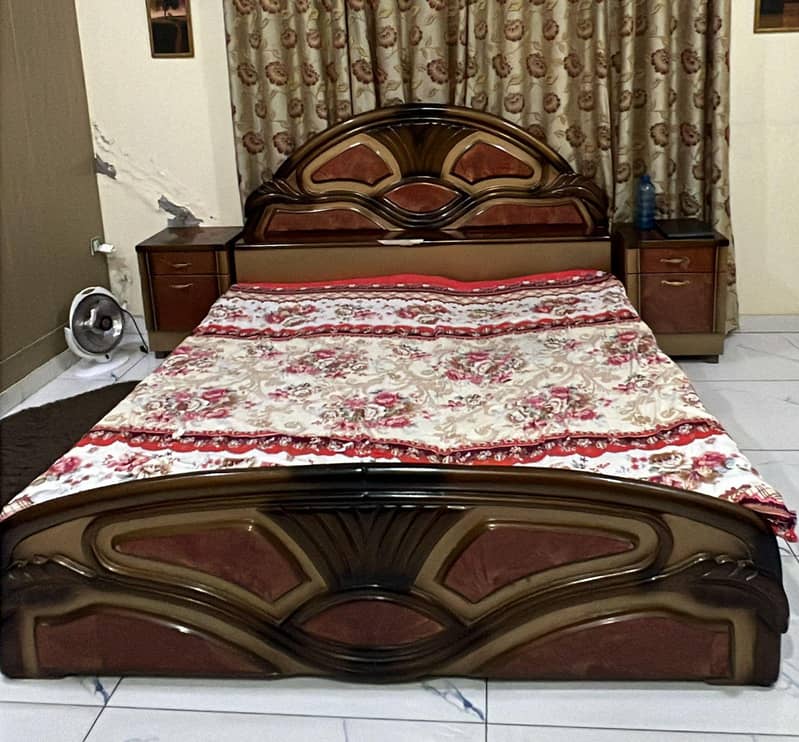 Queen Bed With Dressing Table 0