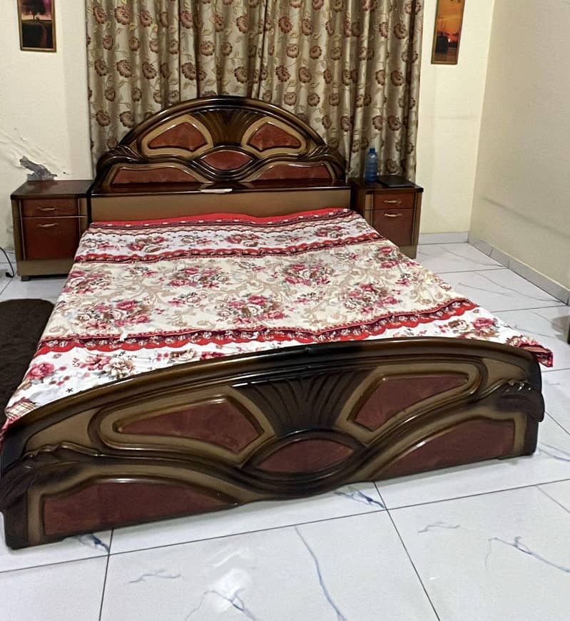 Queen Bed With Dressing Table 1