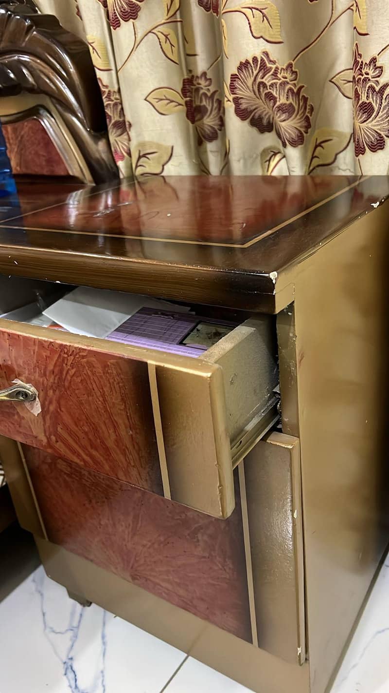 Queen Bed With Dressing Table 4