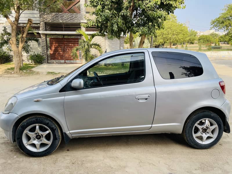TOYOTA VITZ - Cars - 1111120322
