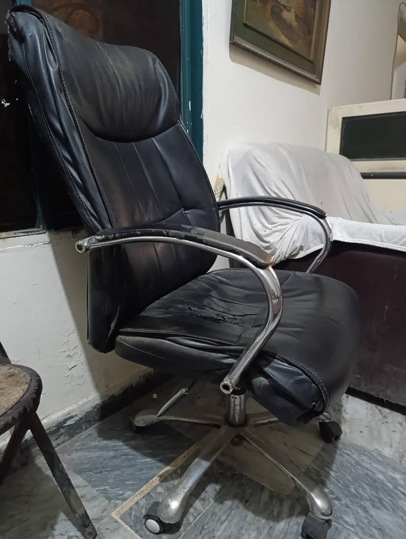 computer table and chair 1