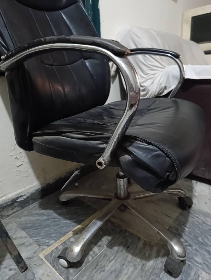 computer table and chair 2