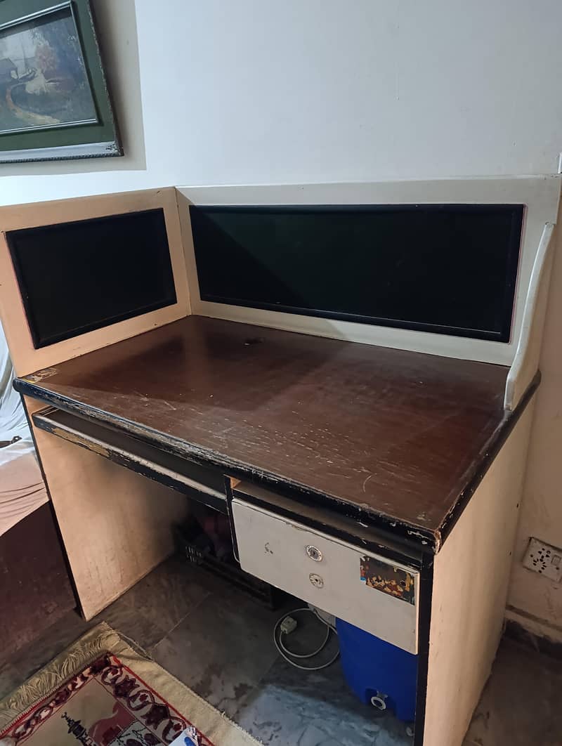 computer table and chair 4