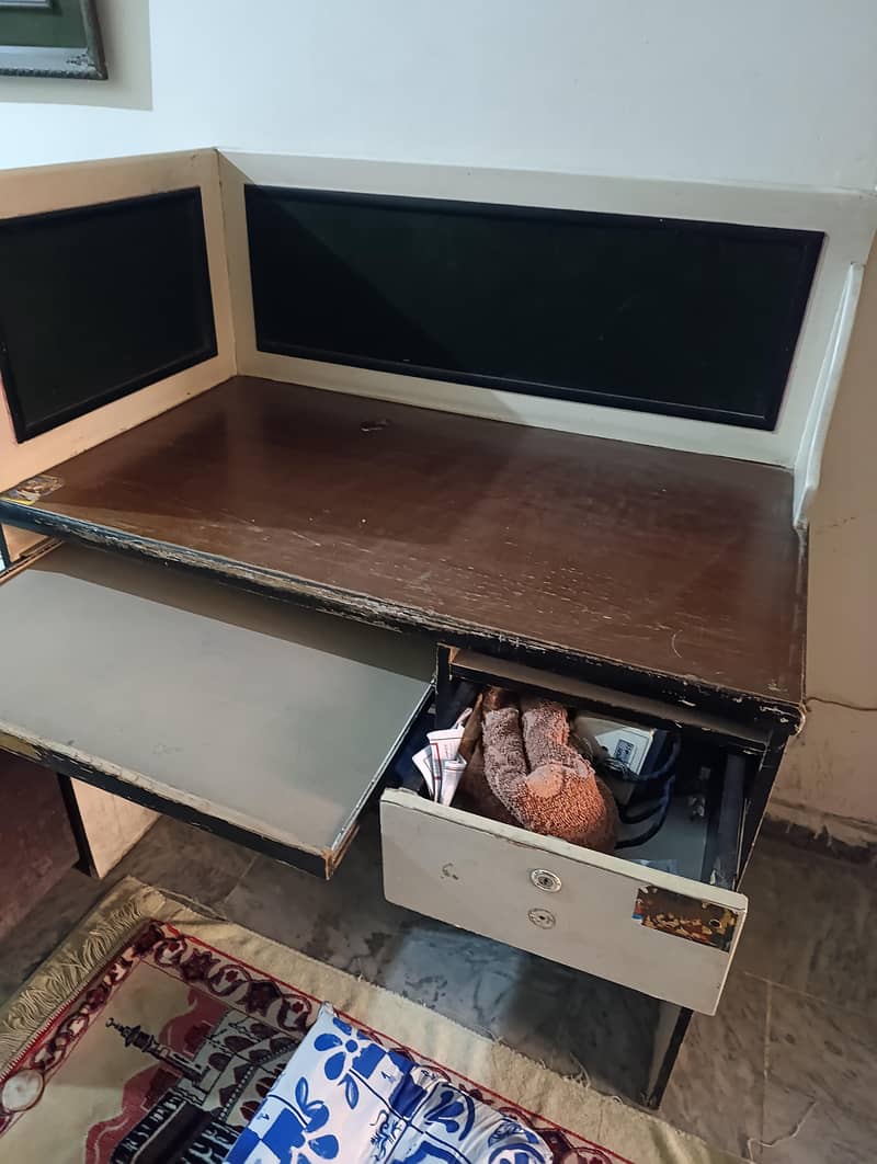 computer table and chair 5