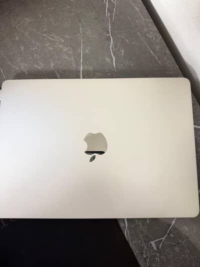 Macbook air m3 13 inch starlight