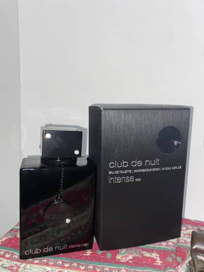 Club de nuit intense man