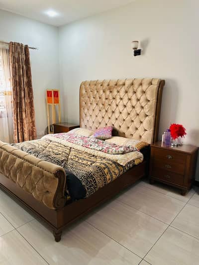 high quality bed like new