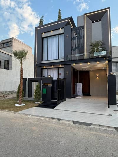5 Marla Luxury House is Available for Rent in Bahria Town Lahore