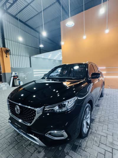 MG HS 2023 black with red interior
