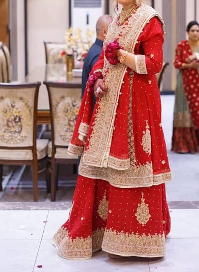 bridal lehnga with jewellery and clutch