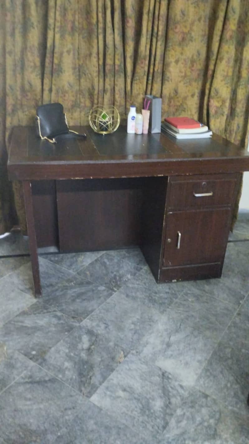 Computer/Study Table 0